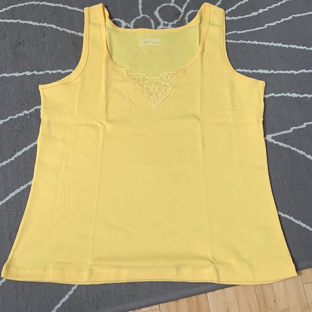 2X lace tank top in Lemon yellow